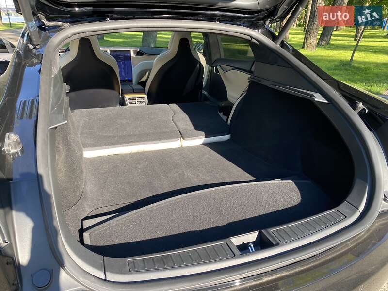 Ліфтбек Tesla Model S 2018 в Києві