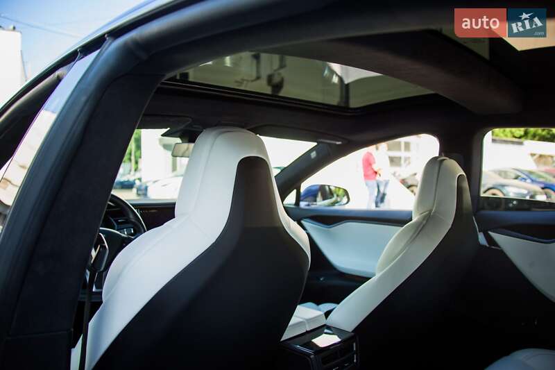 Лифтбек Tesla Model S 2018 в Харькове