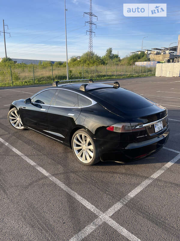 Лифтбек Tesla Model S 2017 в Ровно