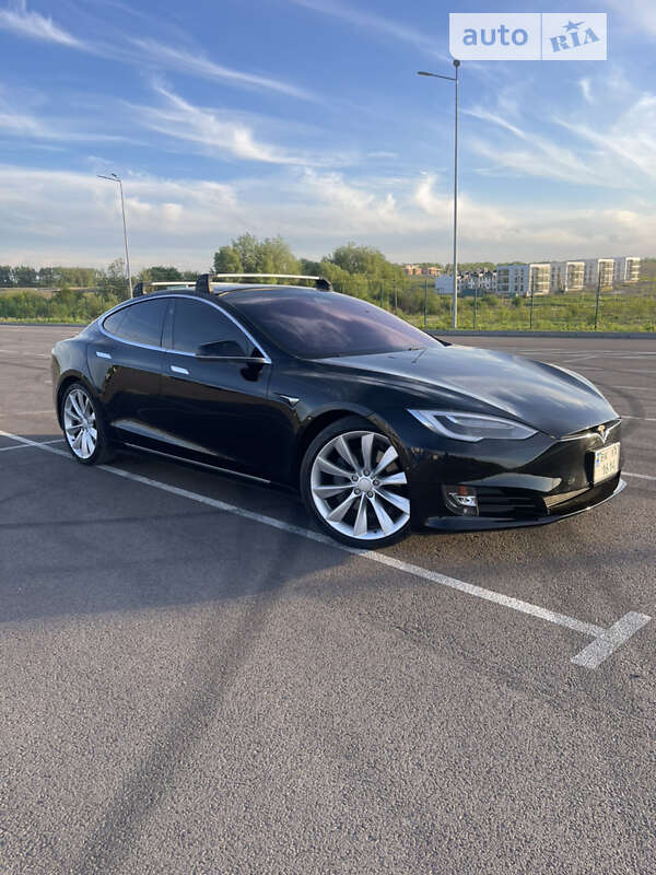Лифтбек Tesla Model S 2017 в Ровно
