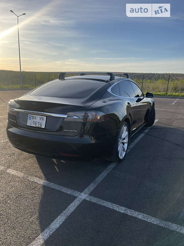 Лифтбек Tesla Model S 2017 в Ровно