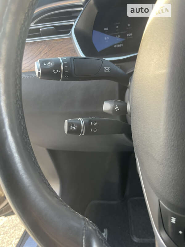 Лифтбек Tesla Model S 2017 в Ровно
