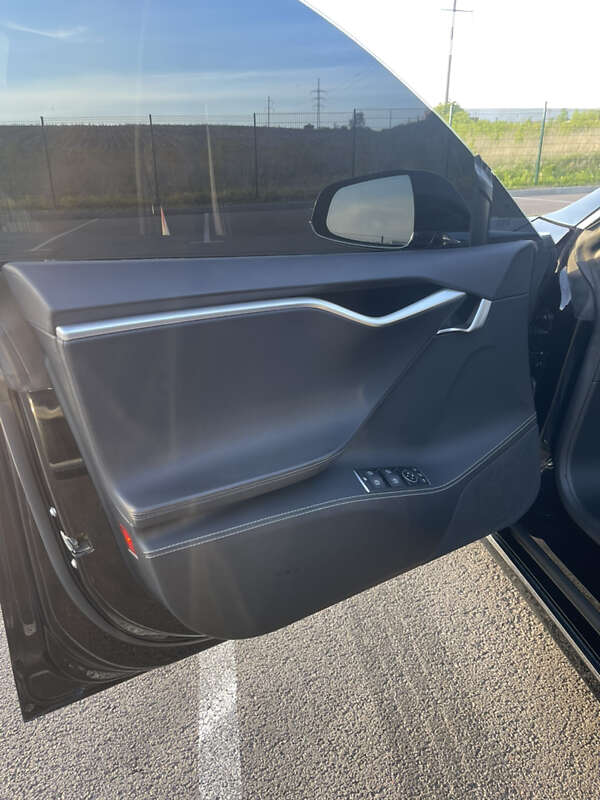 Лифтбек Tesla Model S 2017 в Ровно