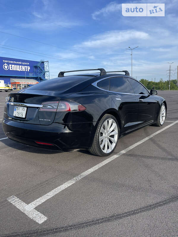 Лифтбек Tesla Model S 2017 в Ровно