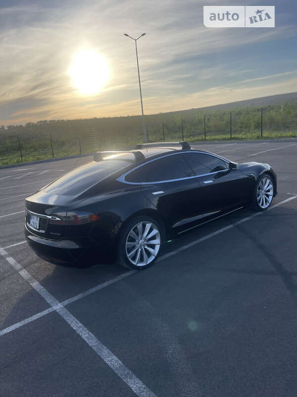 Лифтбек Tesla Model S 2017 в Ровно