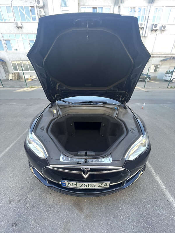 Лифтбек Tesla Model S 2014 в Житомире