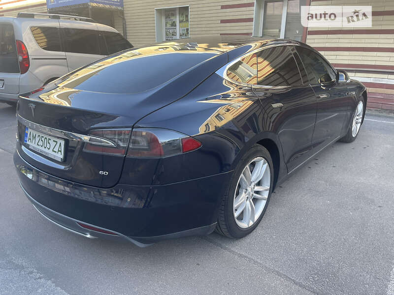 Лифтбек Tesla Model S 2014 в Житомире