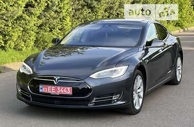 Лифтбек Tesla Model S 2015 в Ровно