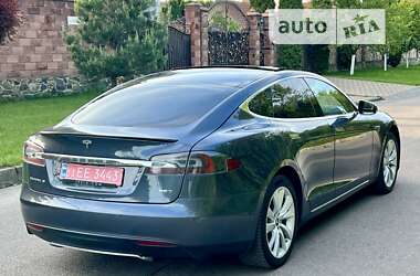 Лифтбек Tesla Model S 2015 в Ровно