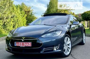 Ліфтбек Tesla Model S 2015 в Рівному