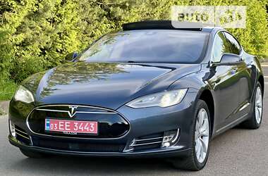 Лифтбек Tesla Model S 2015 в Ровно