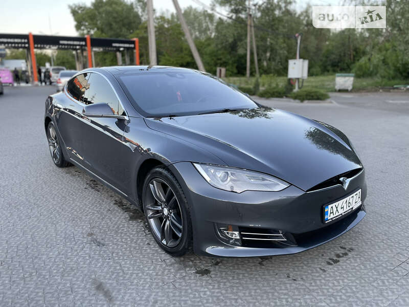 Лифтбек Tesla Model S 2016 в Полтаве