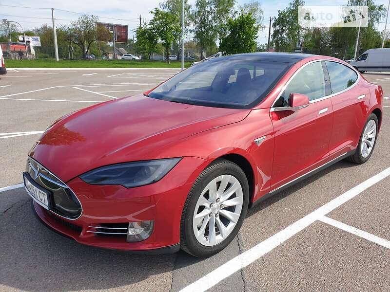 Ліфтбек Tesla Model S 2015 в Житомирі