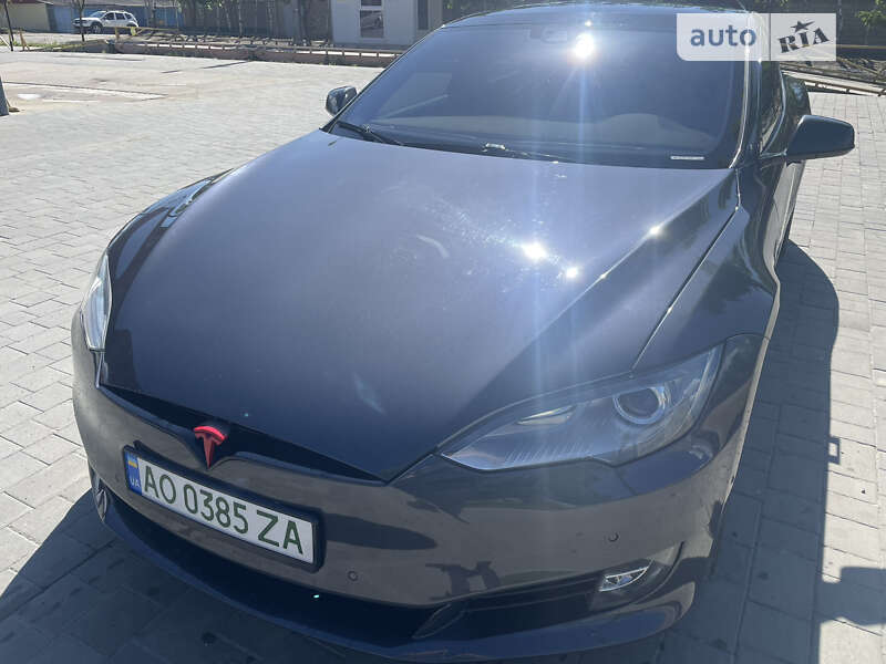 Ліфтбек Tesla Model S 2015 в Виноградові
