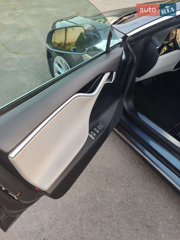Лифтбек Tesla Model S 2016 в Одессе