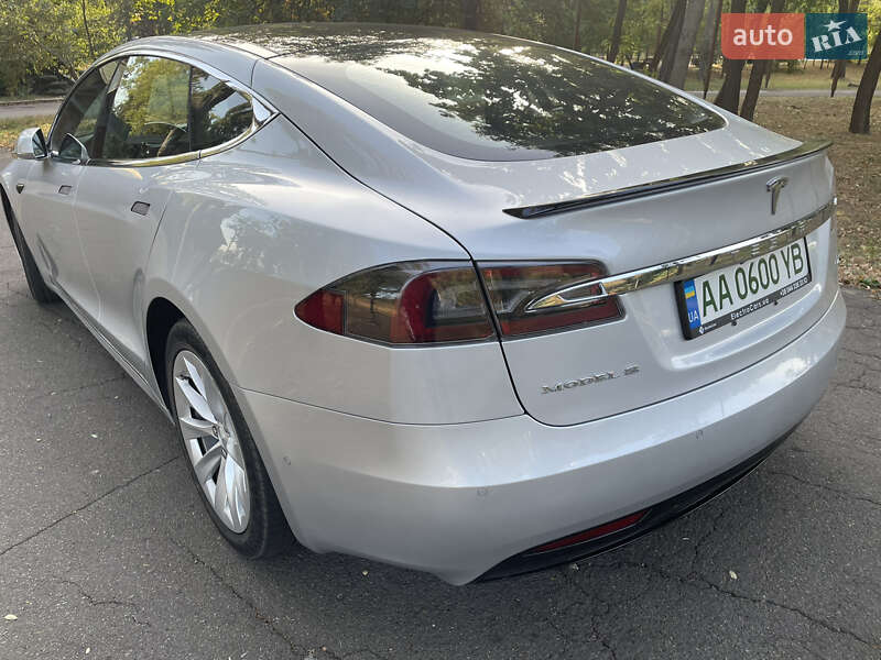 Лифтбек Tesla Model S 2018 в Василькове