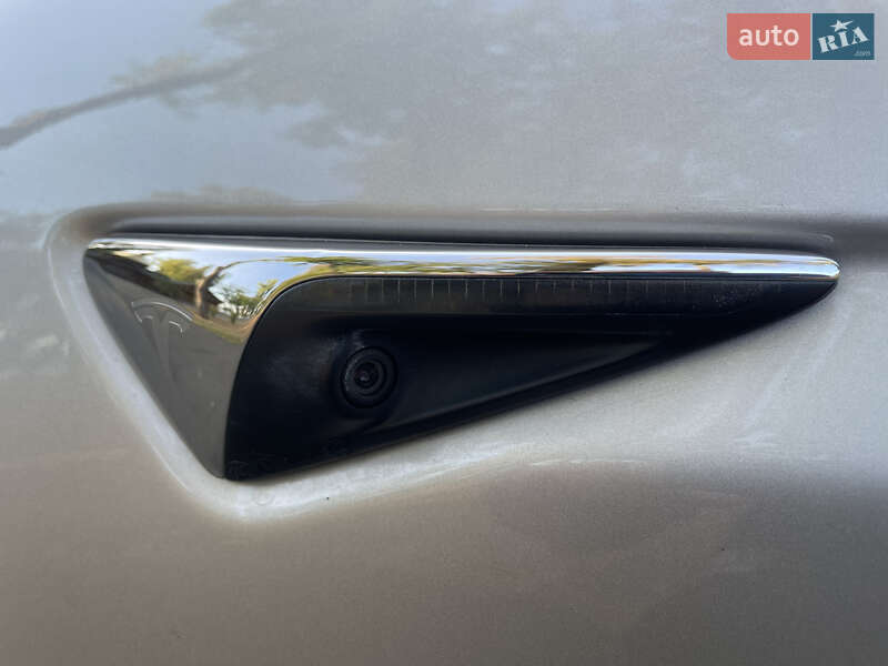 Лифтбек Tesla Model S 2018 в Василькове