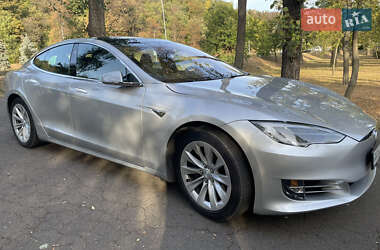 Лифтбек Tesla Model S 2018 в Василькове