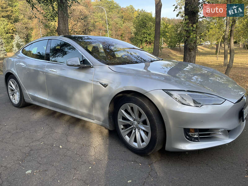 Лифтбек Tesla Model S 2018 в Василькове