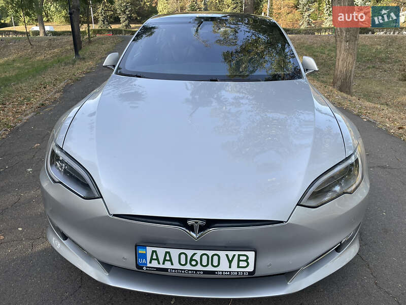 Лифтбек Tesla Model S 2018 в Василькове