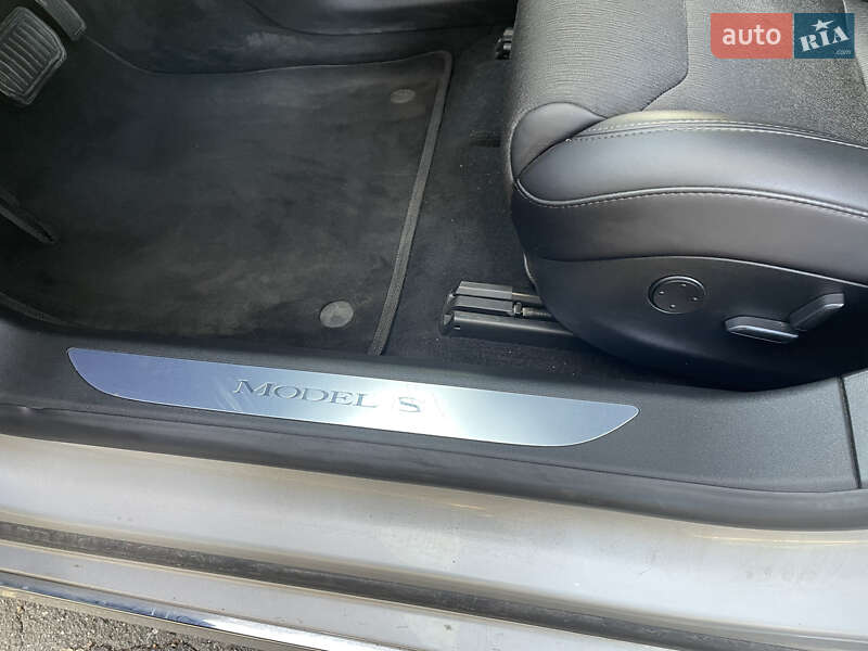 Лифтбек Tesla Model S 2018 в Василькове