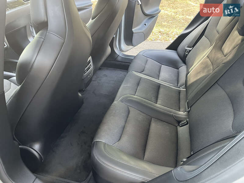 Лифтбек Tesla Model S 2018 в Василькове