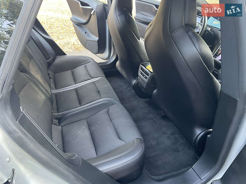 Лифтбек Tesla Model S 2018 в Василькове