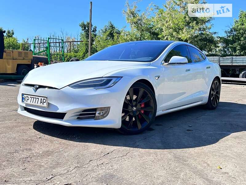 Лифтбек Tesla Model S 2019 в Запорожье