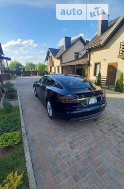 Лифтбек Tesla Model S 2014 в Черновцах