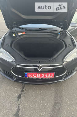 Ліфтбек Tesla Model S 2015 в Львові