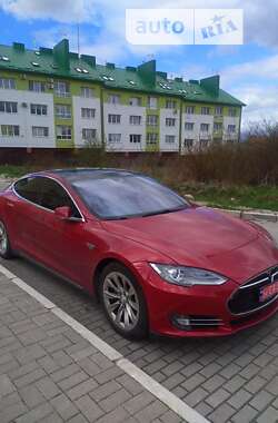 Лифтбек Tesla Model S 2016 в Львове