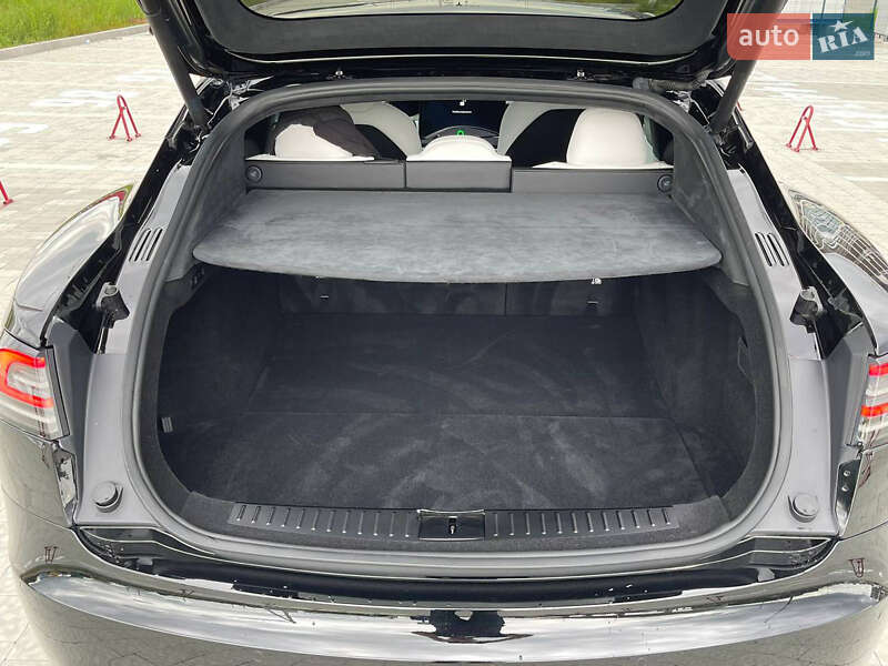 Лифтбек Tesla Model S 2022 в Львове