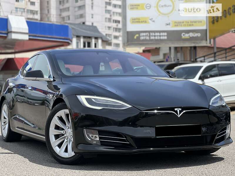 Ліфтбек Tesla Model S 2019 в Одесі