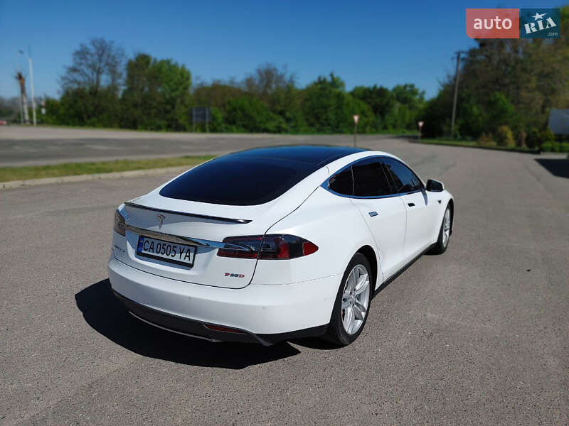 Лифтбек Tesla Model S 2015 в Черкассах