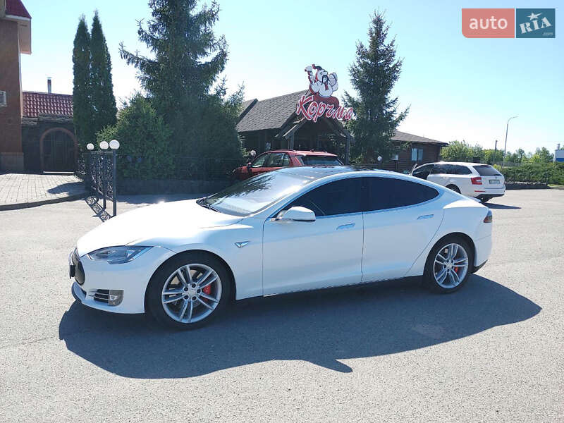 Лифтбек Tesla Model S 2015 в Черкассах