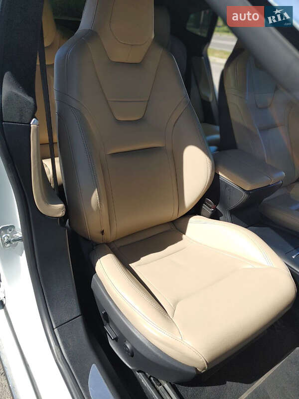 Лифтбек Tesla Model S 2015 в Черкассах