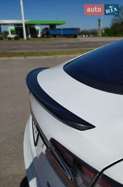 Лифтбек Tesla Model S 2015 в 