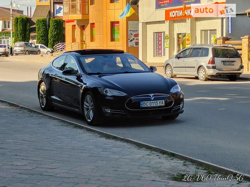 Tesla Model S 2015