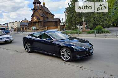 Лифтбек Tesla Model S 2015 в Чемеровцах
