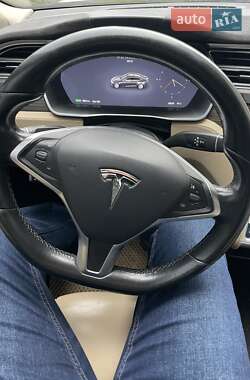Лифтбек Tesla Model S 2014 в 