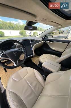 Лифтбек Tesla Model S 2014 в 