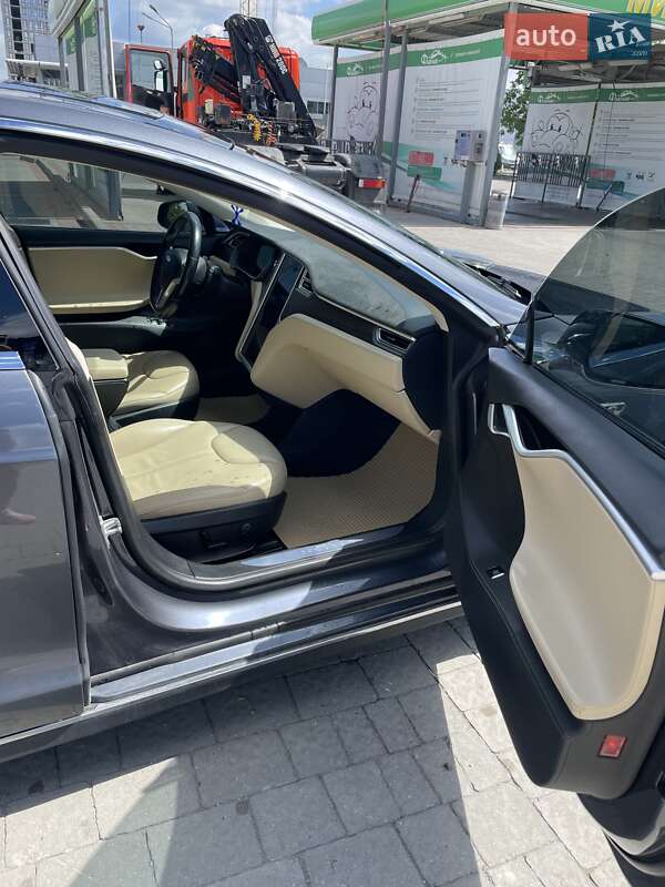 Лифтбек Tesla Model S 2014 в Ивано-Франковске