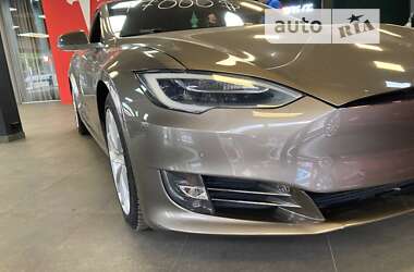 Ліфтбек Tesla Model S 2016 в Києві