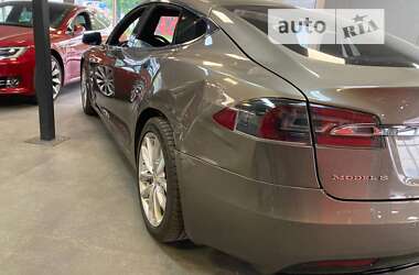 Лифтбек Tesla Model S 2016 в Киеве