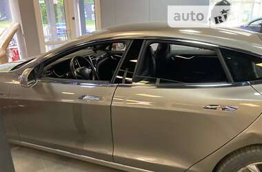 Лифтбек Tesla Model S 2016 в Киеве