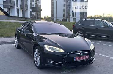 Лифтбек Tesla Model S 2015 в Луцке
