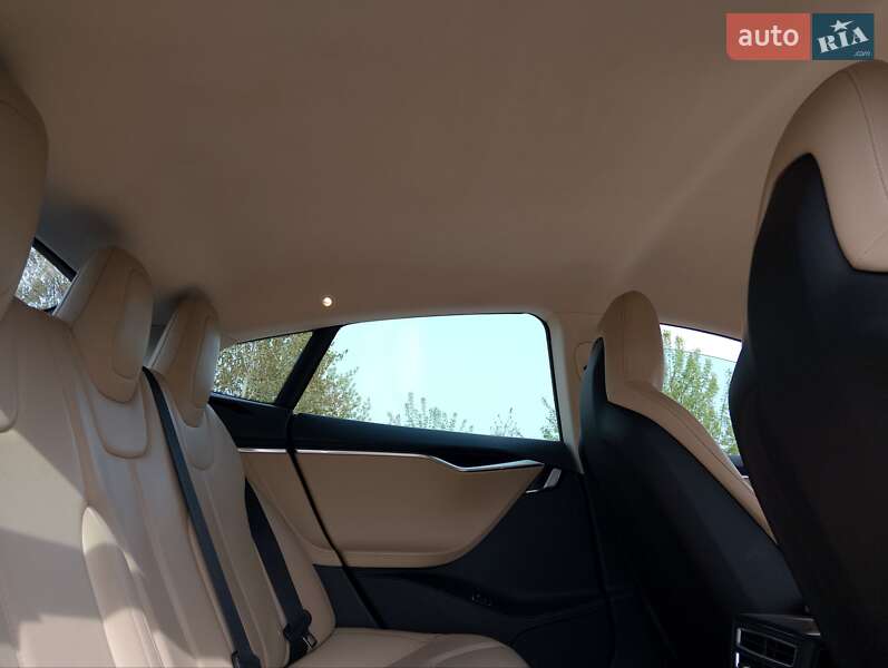 Ліфтбек Tesla Model S 2015 в Києві