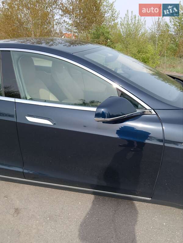 Ліфтбек Tesla Model S 2015 в Києві