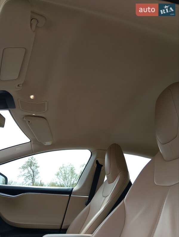 Ліфтбек Tesla Model S 2015 в Києві