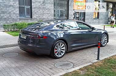 Ліфтбек Tesla Model S 2016 в Києві